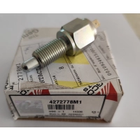 4272778M1 CZUJNIK PEDAŁU SPRZĘGŁA Massey Ferguson 5425 , 5435 , 5445 , 5455 , 5460 , 5465 , 5470 , 5470SA , 5475 , 5475SA , 5480 6445 , 6455 , 6460 ,