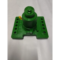 AL208466 UCHWYT MOCOWANIE BŁOTNIKA PRAWY RUCHOMY JOHN DEERE 6010 6110 6210 6310 6410 6510 6610 6810 6910 6020 6120 6220 6320 6420 6420S 6520 6620 6820