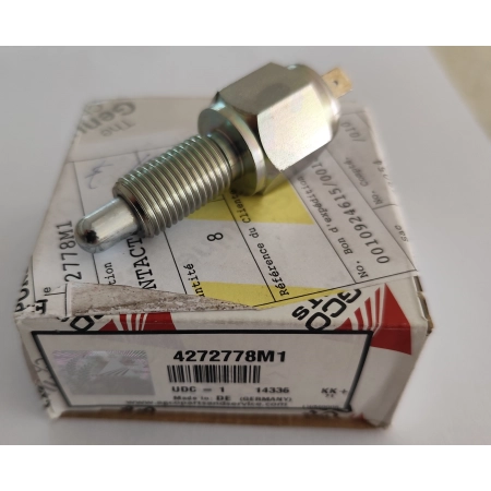 4272778M1 CZUJNIK PEDAŁU SPRZĘGŁA Massey Ferguson 5425 , 5435 , 5445 , 5455 , 5460 , 5465 , 5470 , 5470SA , 5475 , 5475SA , 5480 6445 , 6455 , 6460 ,